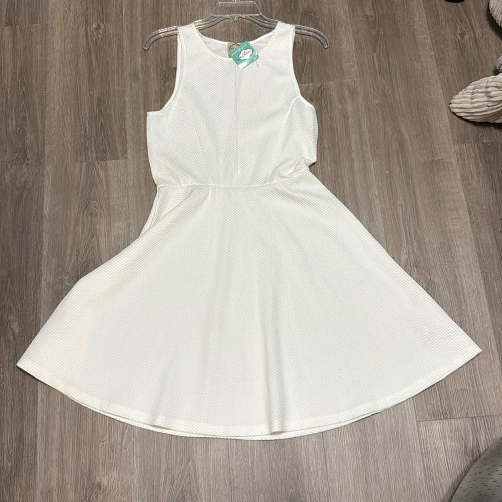 NWT DEJAVU DRESS SZ. LG